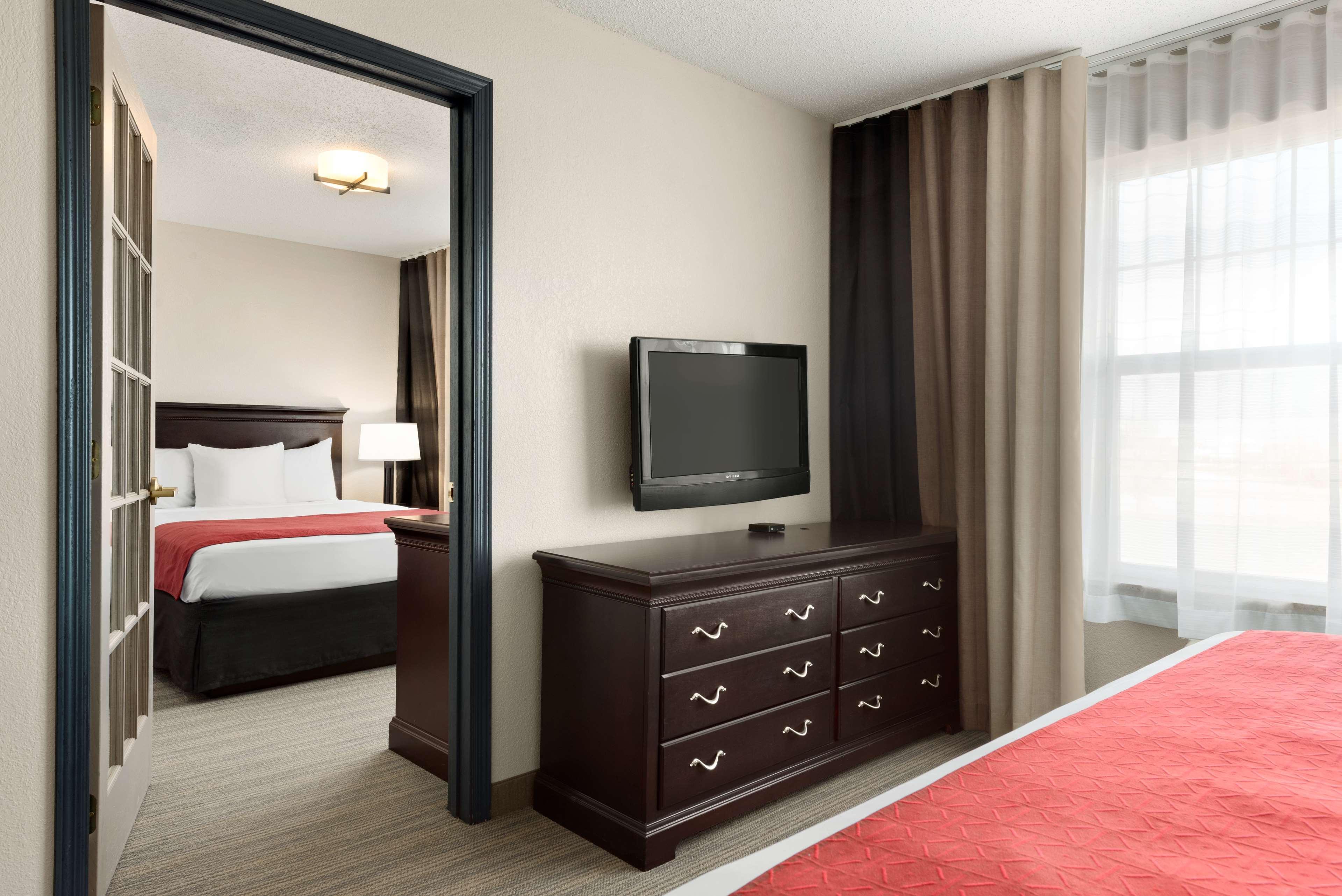 Country Inn & Suites By Radisson, Kansas City At Village West, Ks Bonner Springs Dış mekan fotoğraf