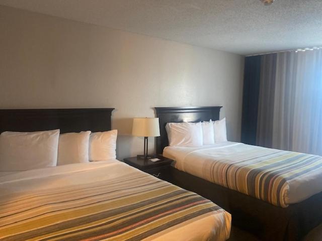 Country Inn & Suites By Radisson, Kansas City At Village West, Ks Bonner Springs Dış mekan fotoğraf
